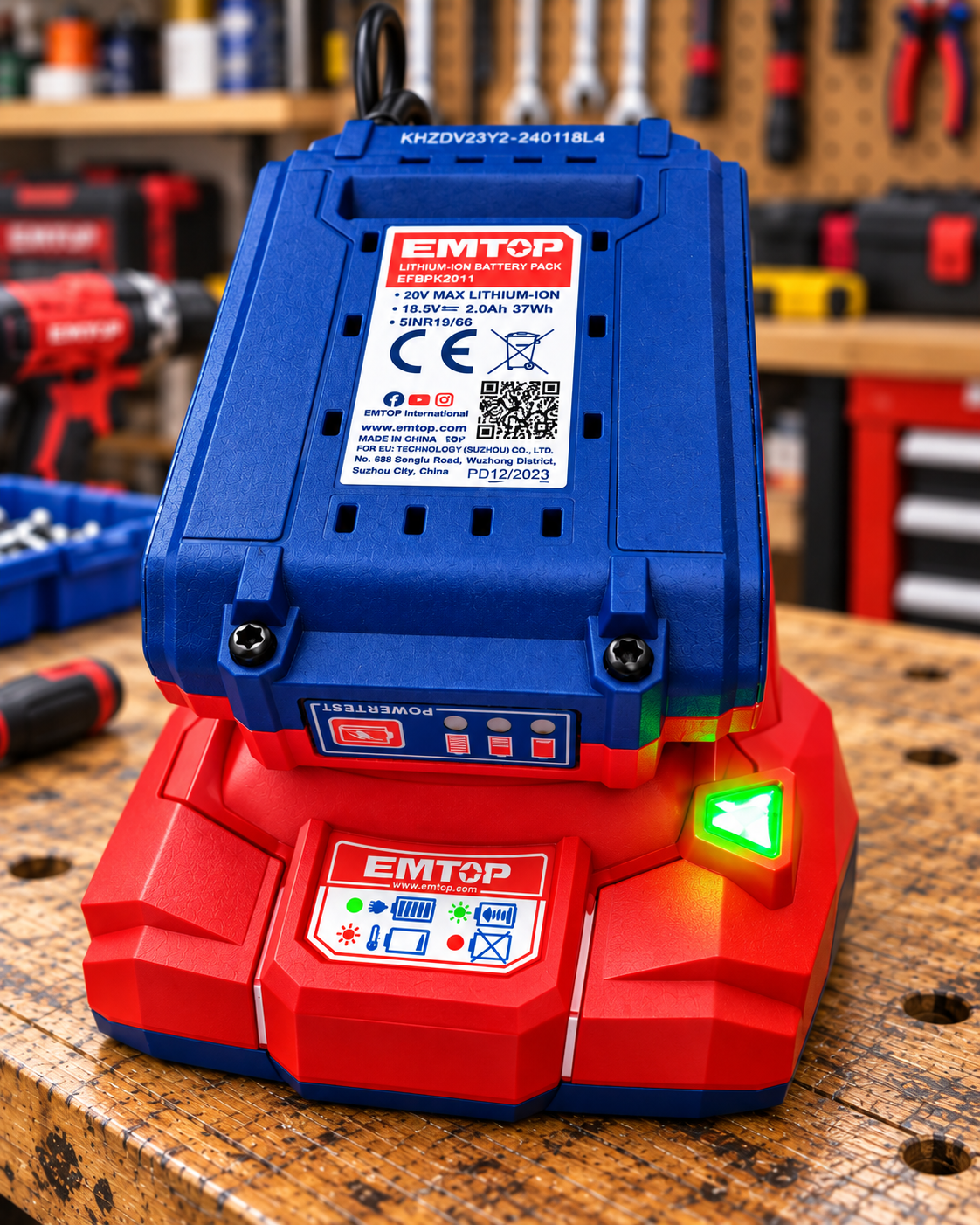 CHARGEUR DE BATTERIE LITHIUM ION 2,0AH EMTOP 20V (5)