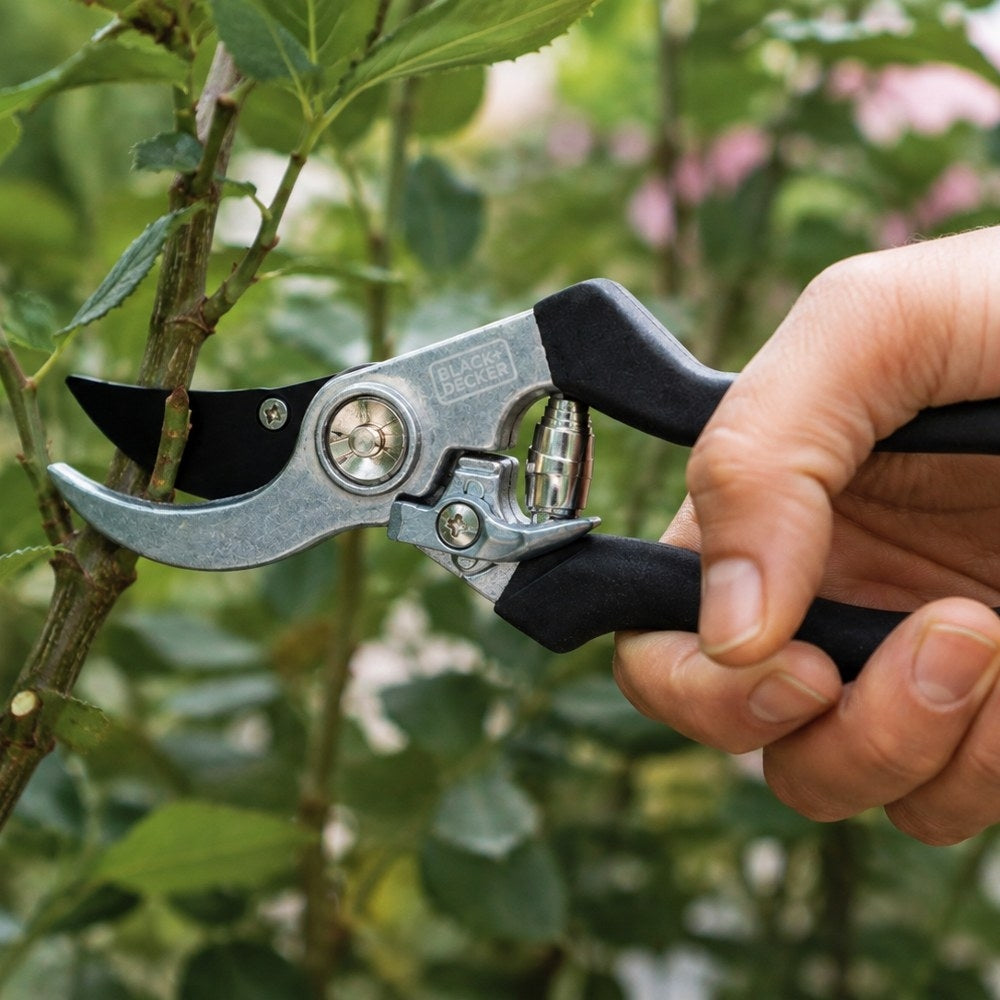 SECATEUR BYPASS BLACK ET DECKER 21,5CM (1)